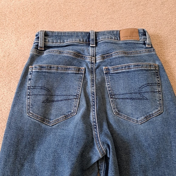 American Eagle Mom Jeans Size 2 Long Blue Denim Stretch Mid Wash Casual - Picture 10 of 12